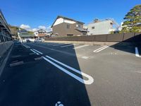 LEONEXT Katsura Bãi đỗ xe