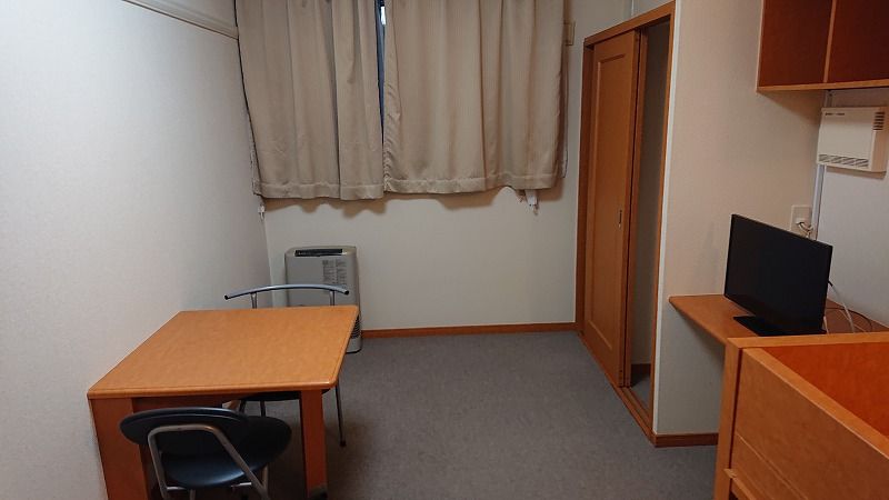レオパレスシャトル 居間
