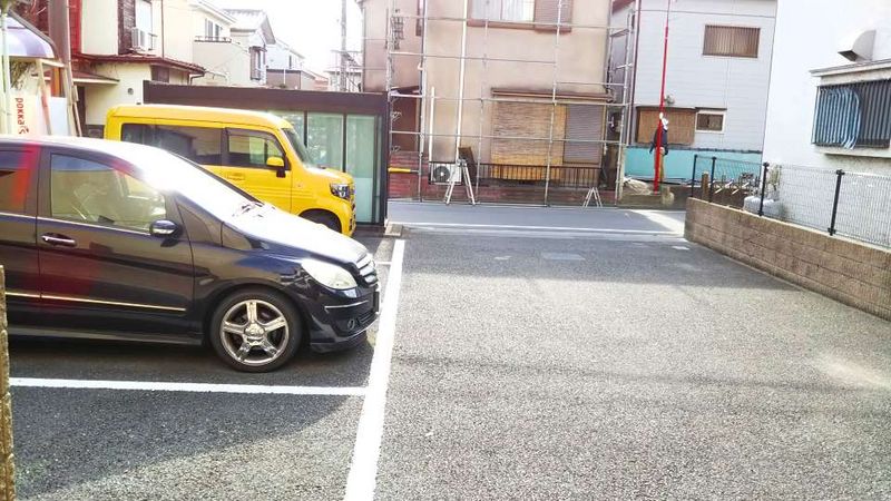 レオパレスガイア初雁 駐車場