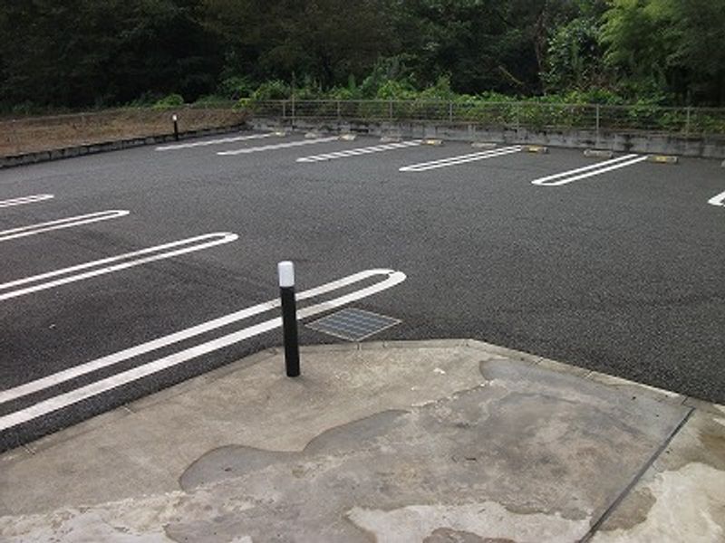 レオネクスト八幡 駐車場