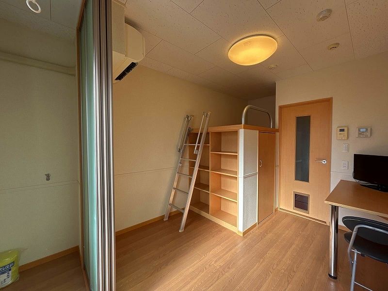 レオパレスルミエール西台 居間