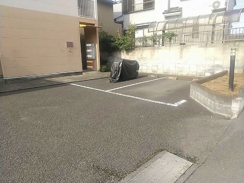 レオパレス翁樹 駐車場