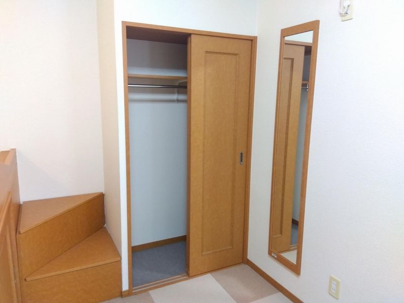 レオパレスメルピーチＳＵＺＵ 収納