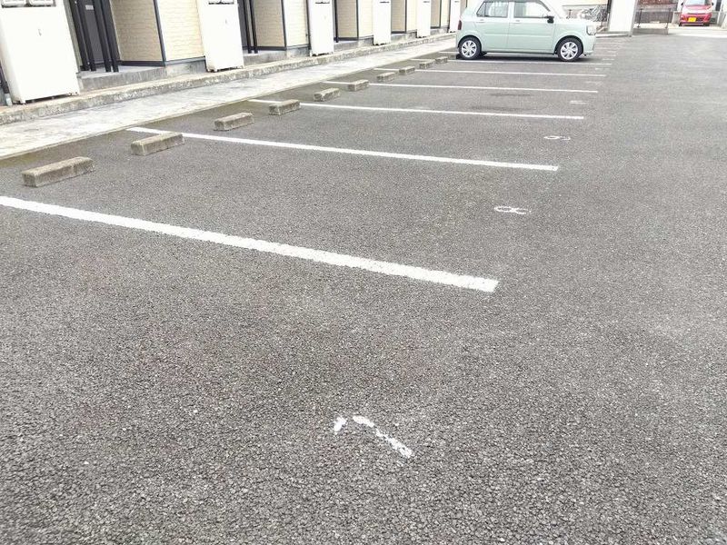 レオパレスさぬき 駐車場