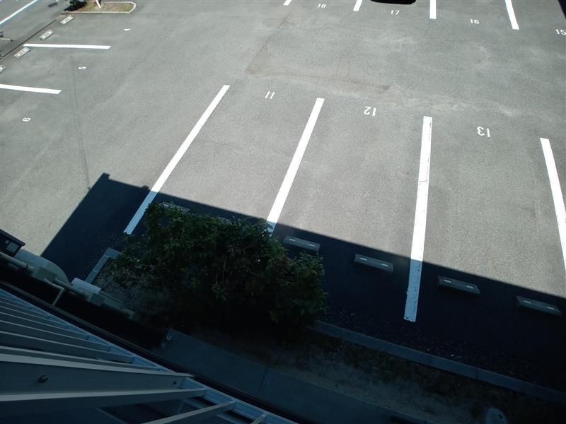 レオパレスアプリコーゼ 駐車場