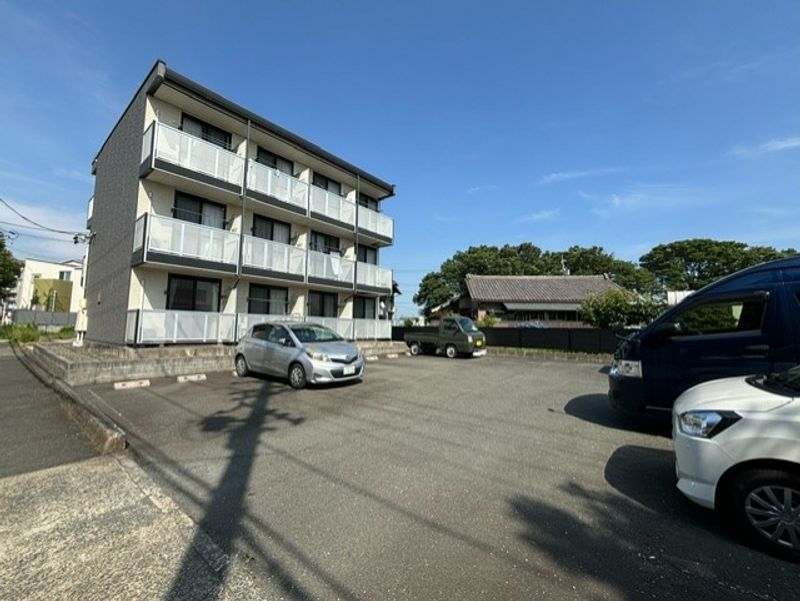 レオパレス新和 駐車場