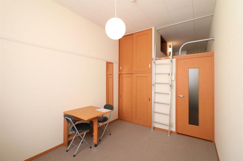 レオパレス伸和 居間