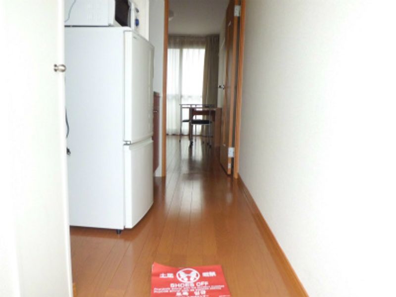 レオパレス広見 玄関