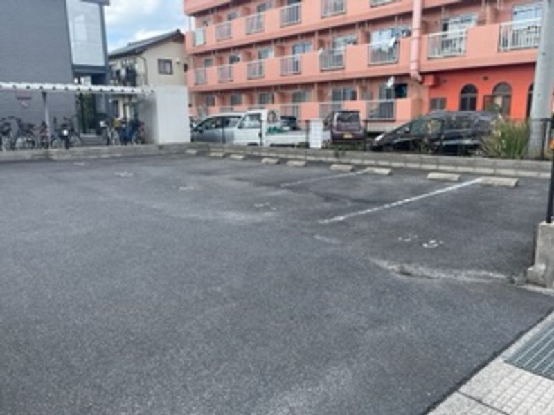 レオパレスＥａｓｔＣｒｅｅｋⅡ 駐車場