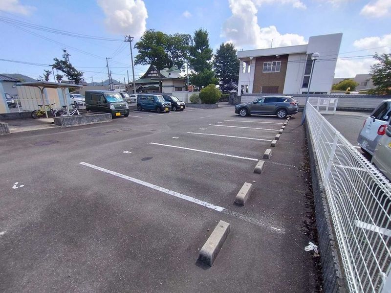 レオパレスボヌール 駐車場