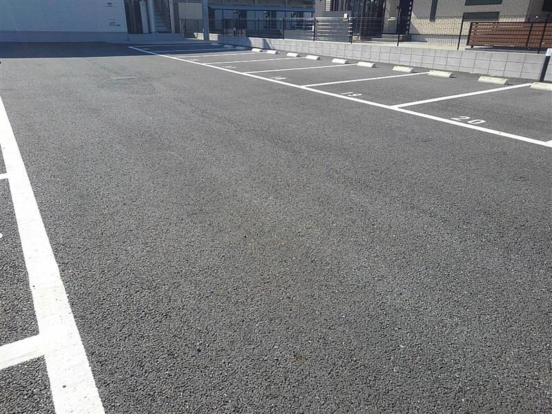 クレイノルーチェⅥ 駐車場