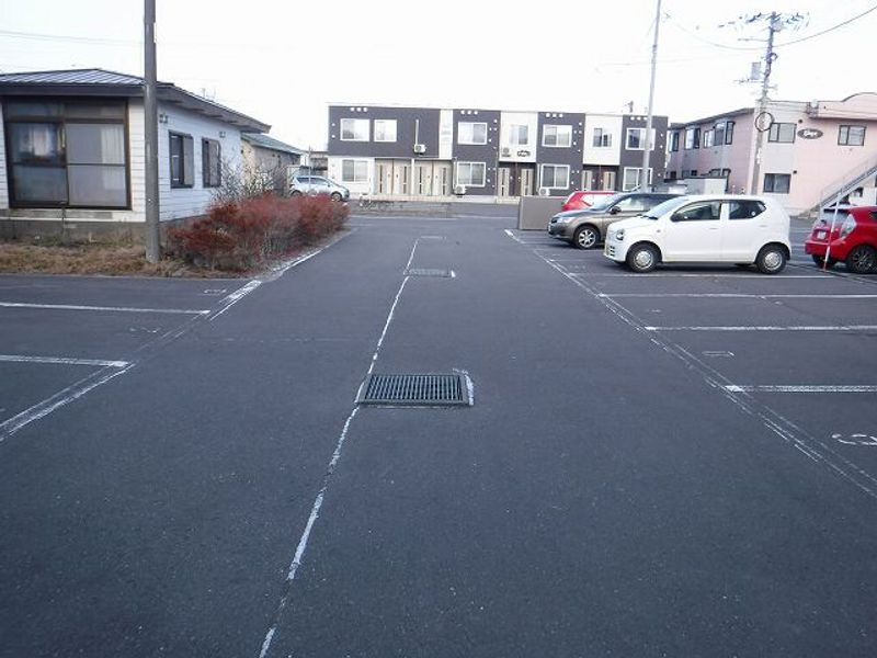 レオパレスリトルマーシュ 駐車場