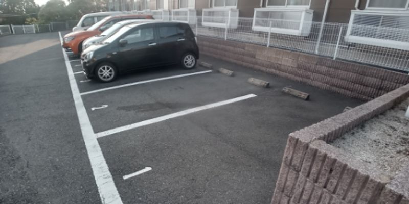 レオパレス枝光台 駐車場
