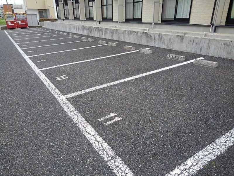 レオパレス小原田Ⅱ 駐車場