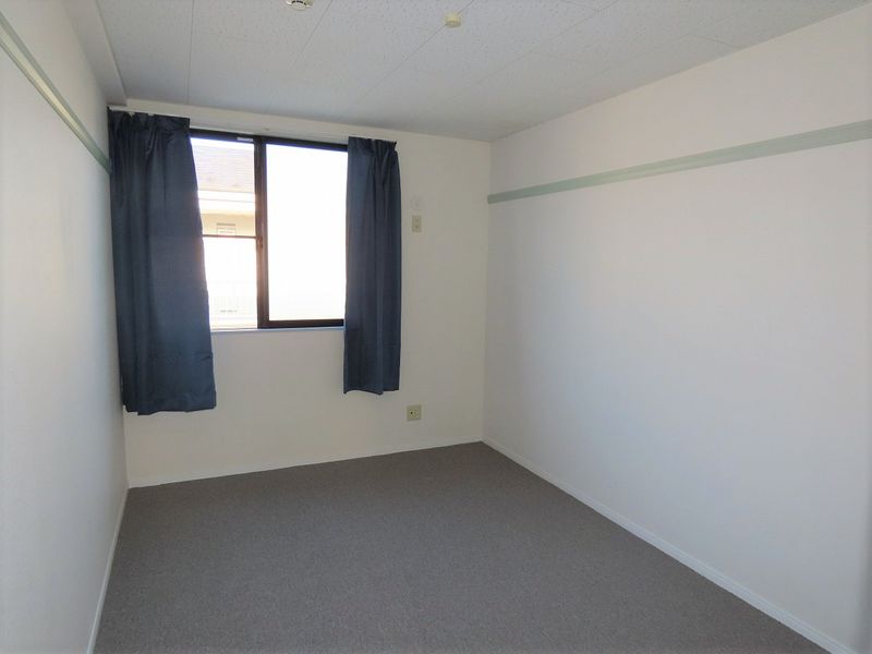 レオパレストゥロイメ 寝室