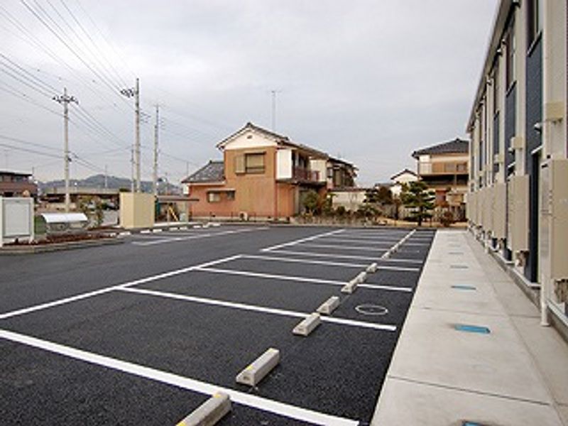 レオネクストパストラル田沼 駐車場