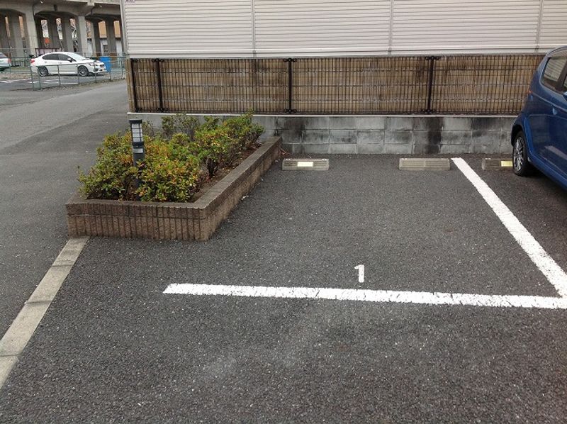 レオパレスベーチェル 駐車場