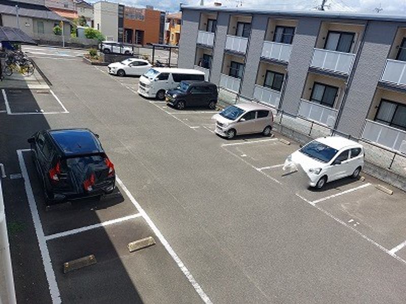 レオネクストひまわりⅠ 駐車場