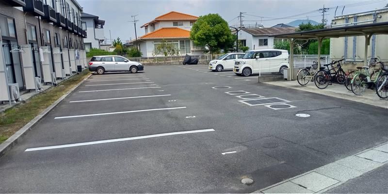 レオパレストーイ 駐車場