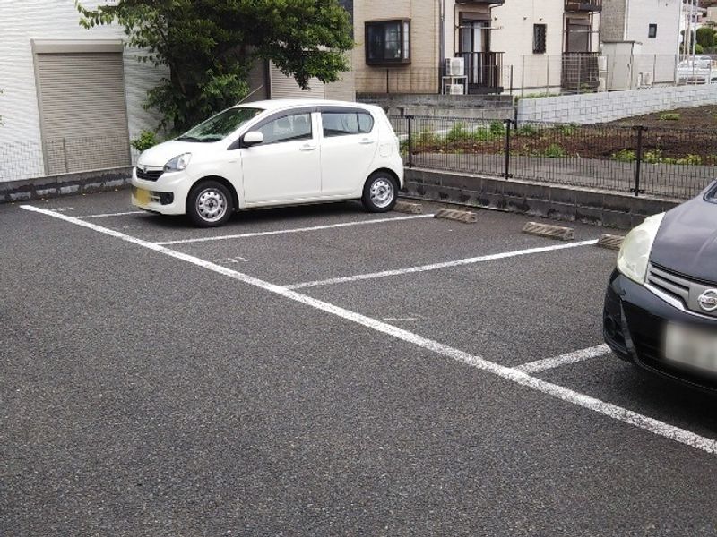 レオパレスエスポワール 駐車場