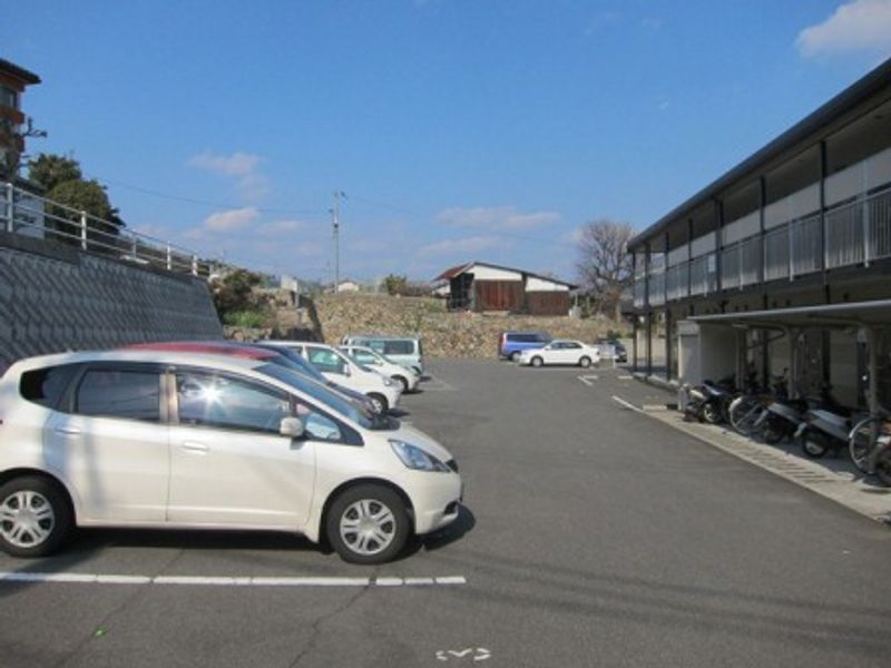 レオパレスアイランドパレス 駐車場