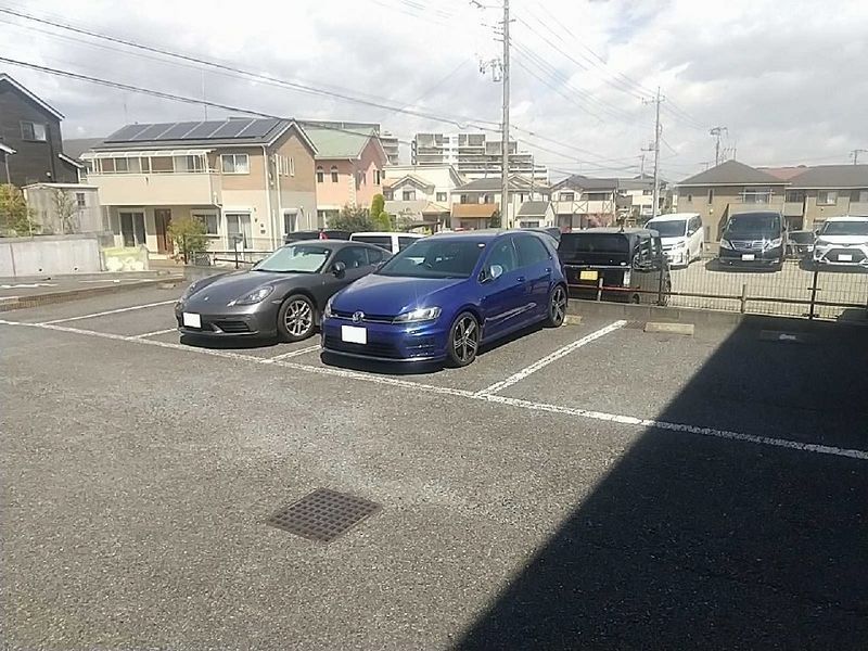 レオパレスビューテラス 駐車場