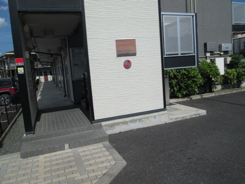 レオパレス睦 エントランス