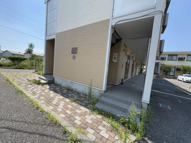 レオパレスラ　レザン 外観
