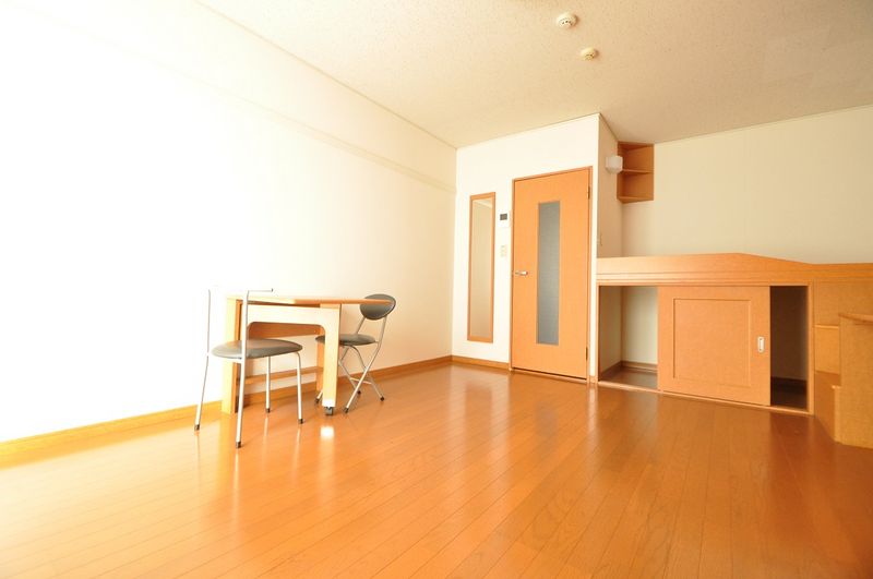レオパレスひめの 居間