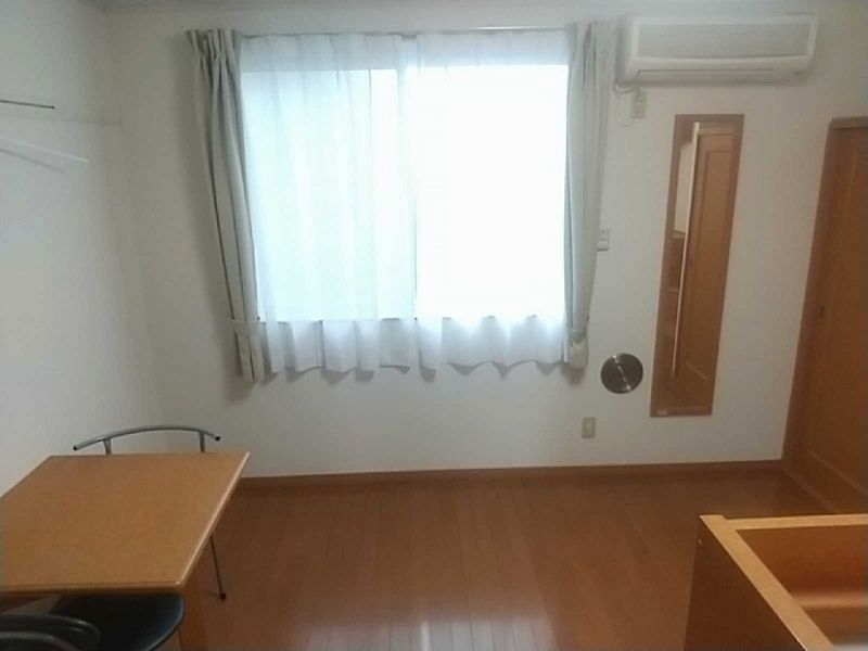 レオパレスサイカチ 居間