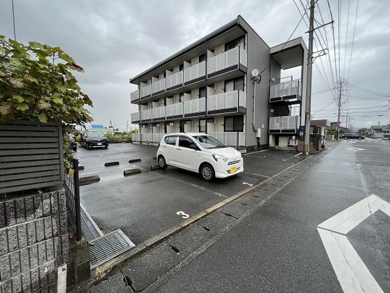 レオパレス新川Ⅱ 駐車場