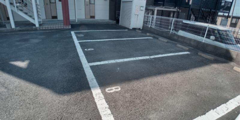レオパレス幸神 駐車場