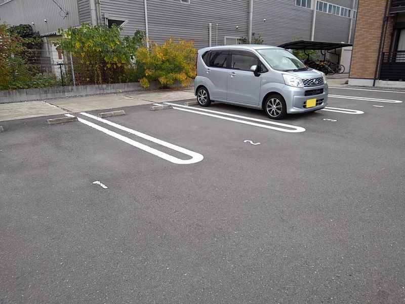 レオネクストクレール国分寺 駐車場