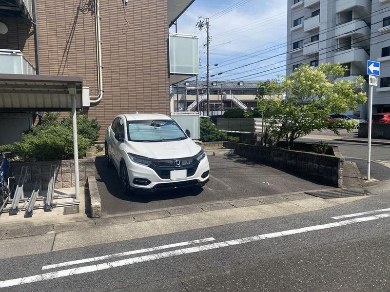 レオパレス植田南 駐車場