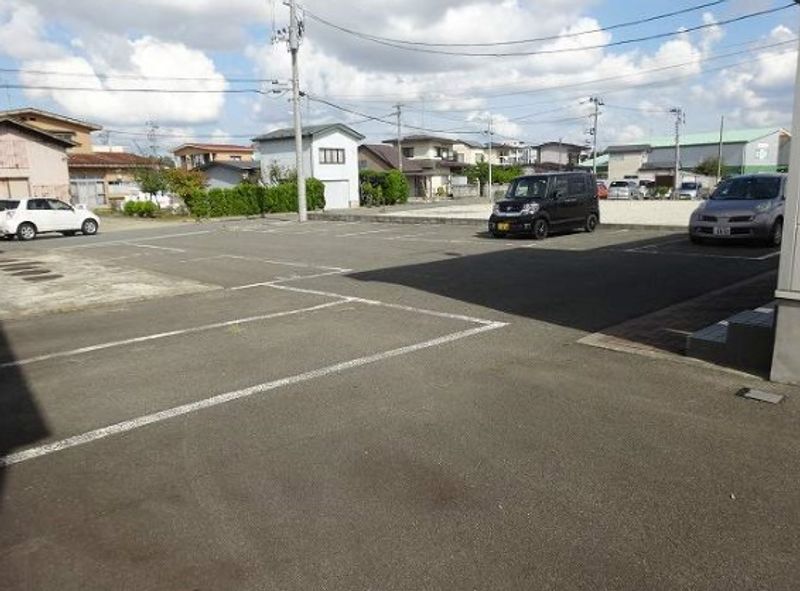 レオパレスオアシス 駐車場