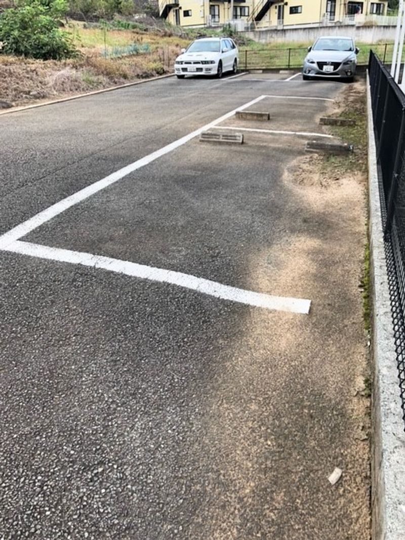 レオパレスビューテラス　アザミ 駐車場
