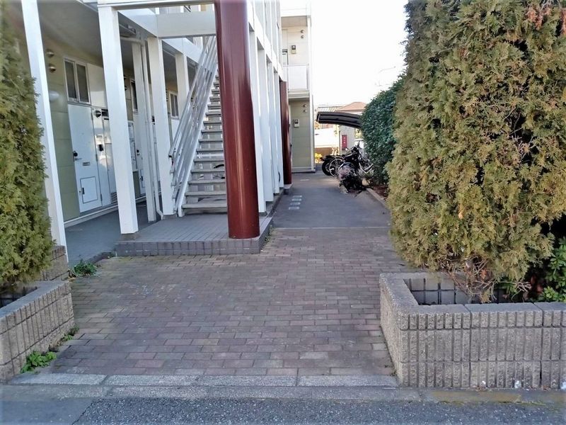 レオパレスパレスフィオーレⅢ エントランス