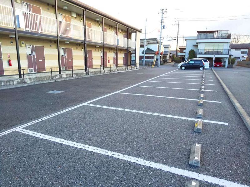 レオパレスラップウィング 駐車場