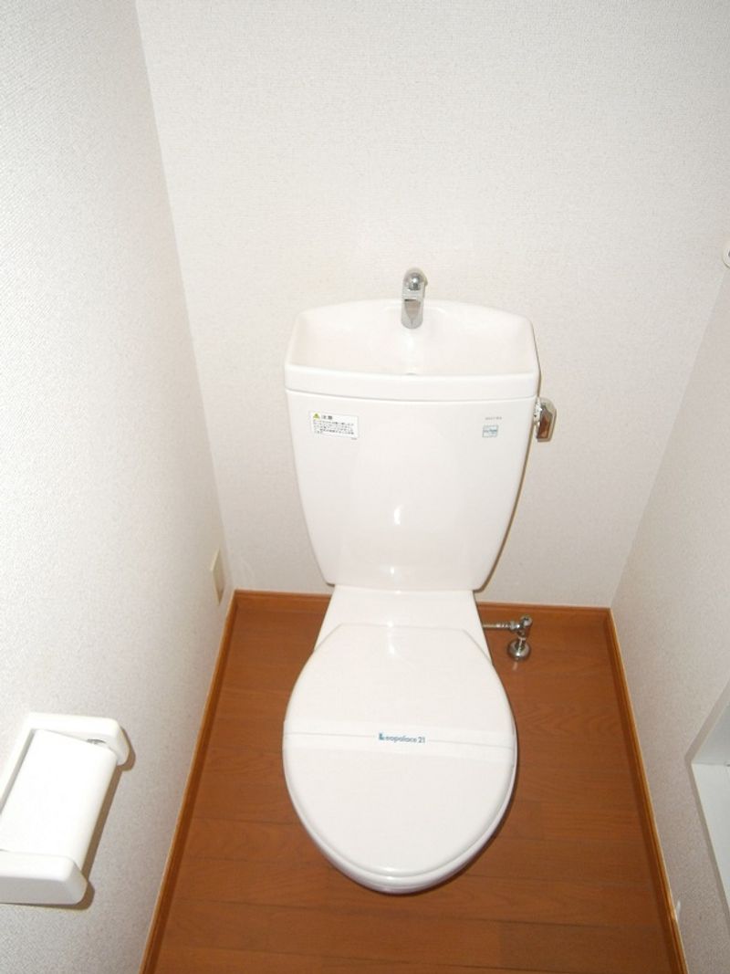 レオパレスシェソワ トイレ