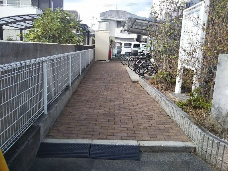 レオパレス竹乃井 エントランス