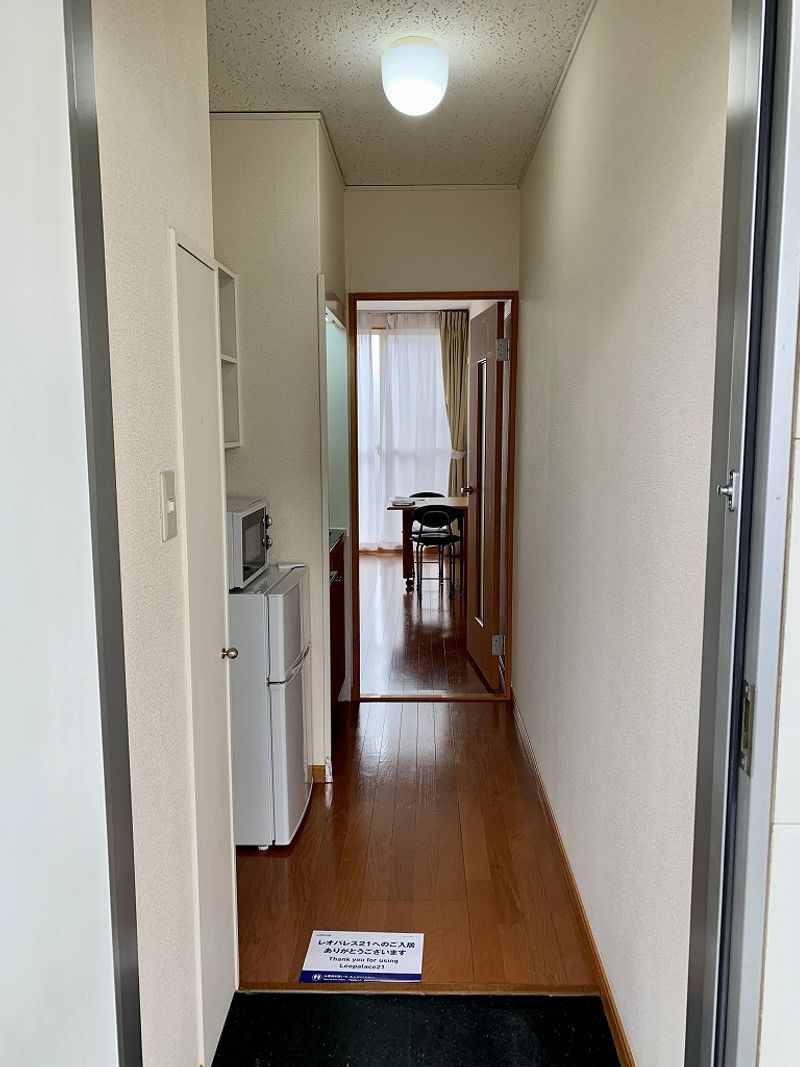 レオパレスカネエーズ春日 玄関