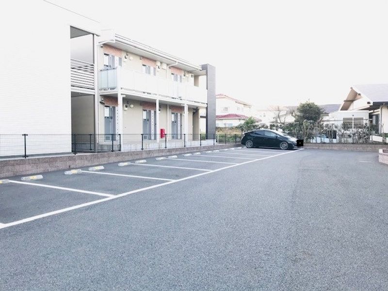 レオネクストメゾンド　クレール 駐車場