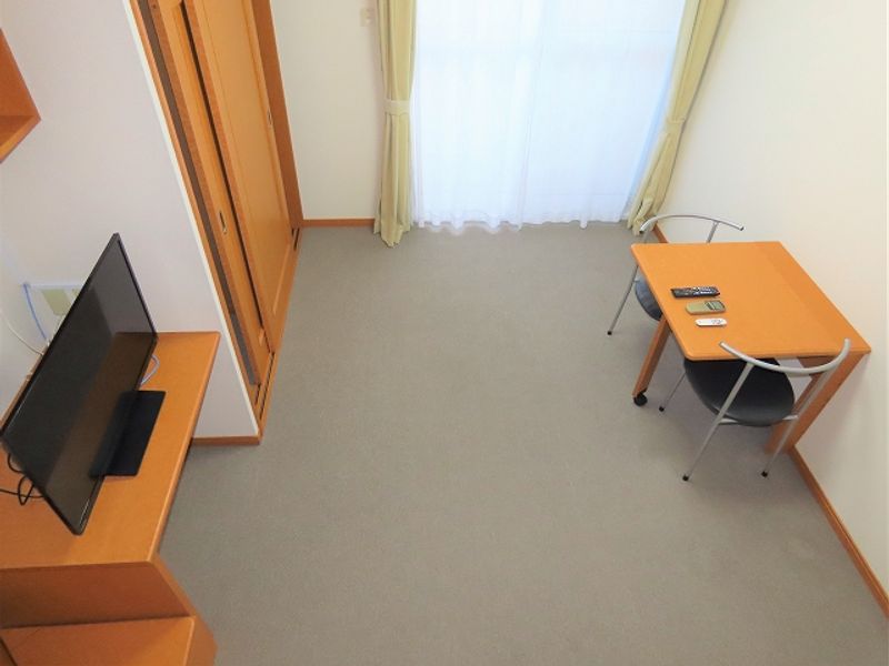 レオパレスらいちょう 居間