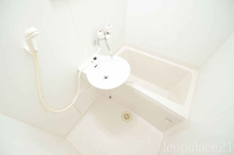レオパレスＣＯＭＦＯＲＴひらのⅠ 風呂