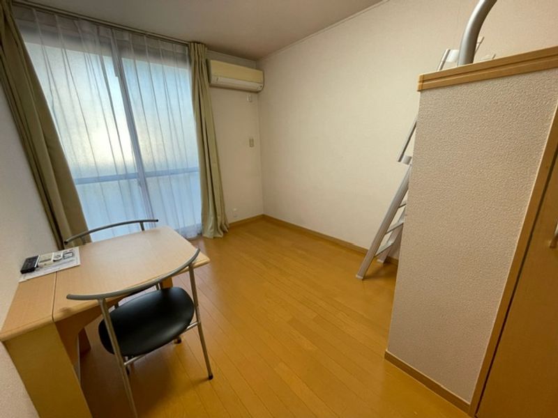 レオパレス甲府塩部 居間