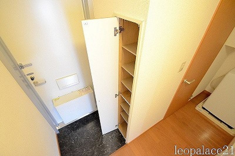 レオパレスあるかんしぇる 玄関