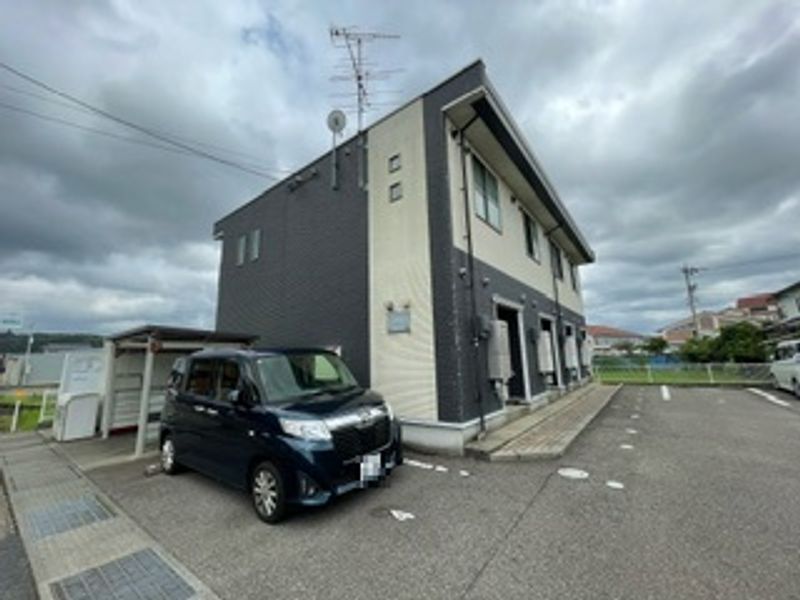 LEONEXT First S Exterior