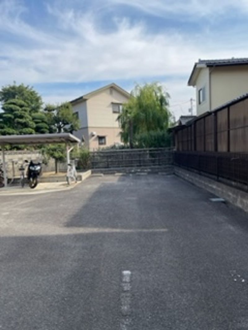レオパレスリベェール 駐車場