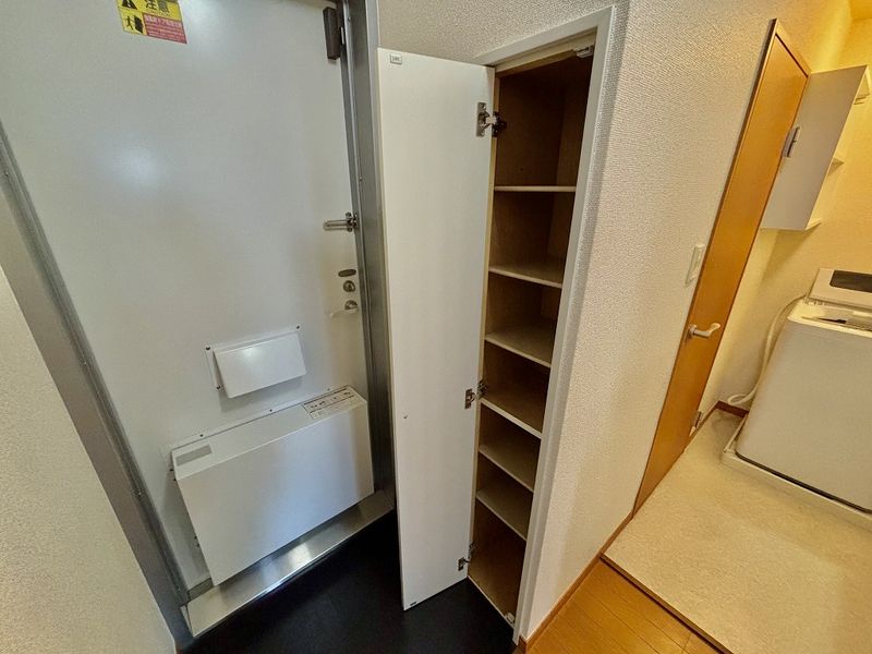 レオパレスＥ　Ｆ 玄関