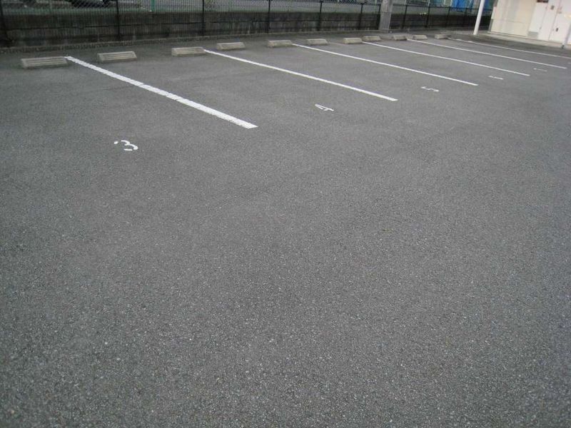 レオパレスＩＫＥＪＩＲＩ 駐車場